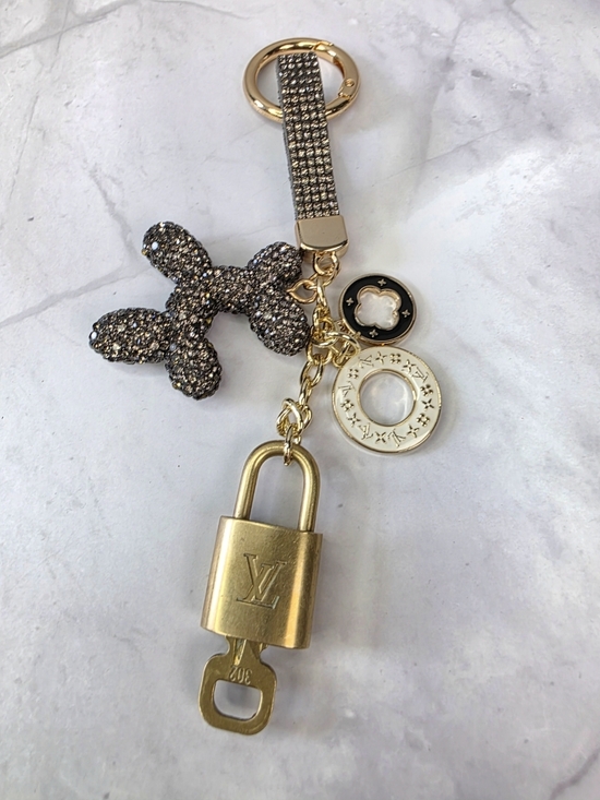 Accessories - Louis Vuitton Lock & Key Keychain on Unbranded Handmade Charm Strap